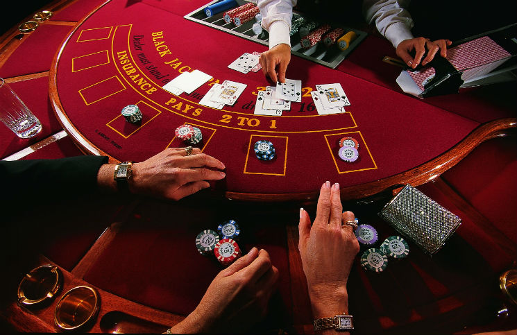 Casino Games – How to Play Roulette?